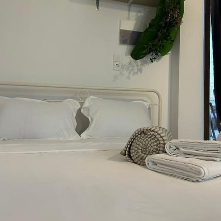 Paola'S Apartment Near Athens Airport สปาตา ภายนอก รูปภาพ