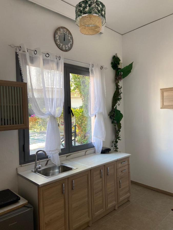 Paola'S Apartment Near Athens Airport สปาตา ภายนอก รูปภาพ