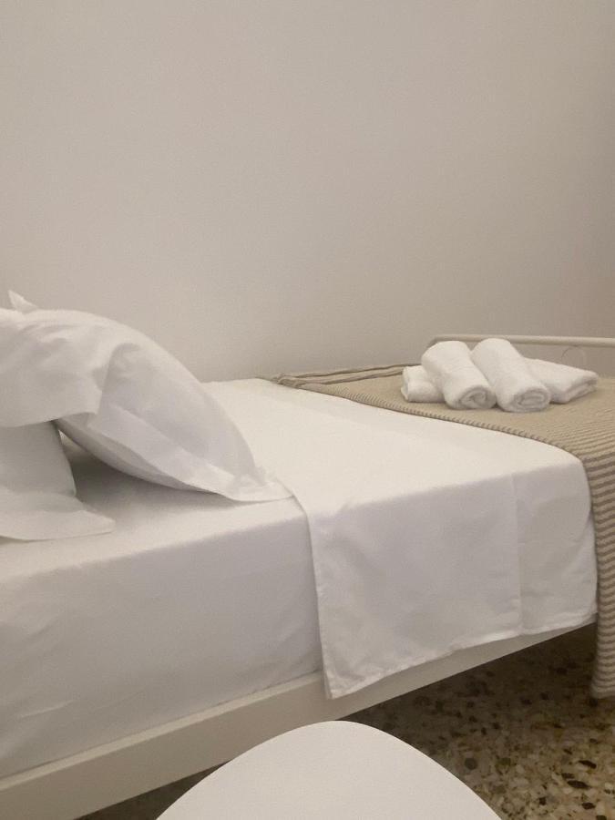 Paola'S Apartment Near Athens Airport สปาตา ภายนอก รูปภาพ