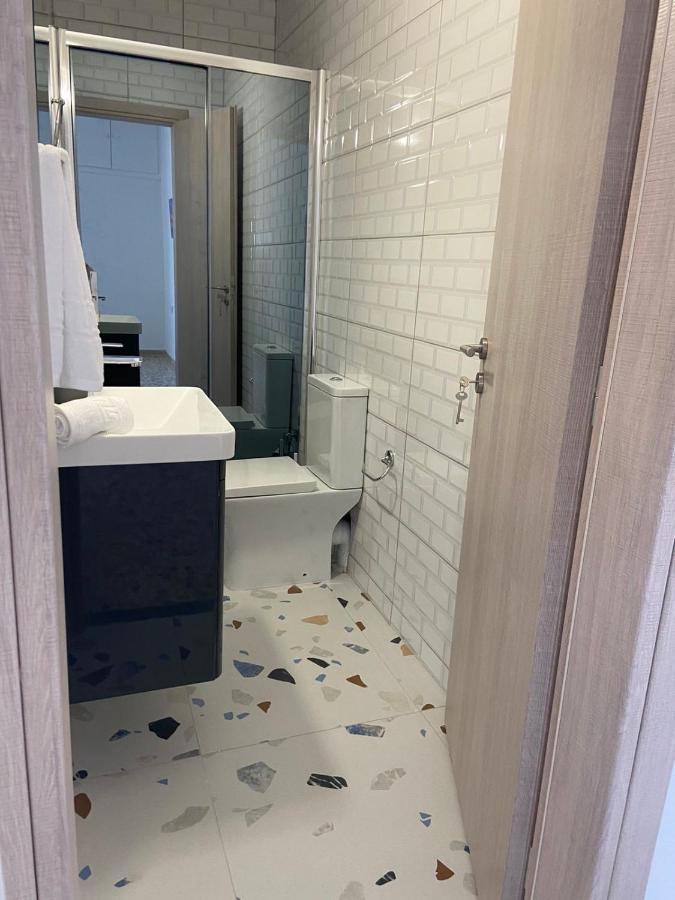 Paola'S Apartment Near Athens Airport สปาตา ภายนอก รูปภาพ